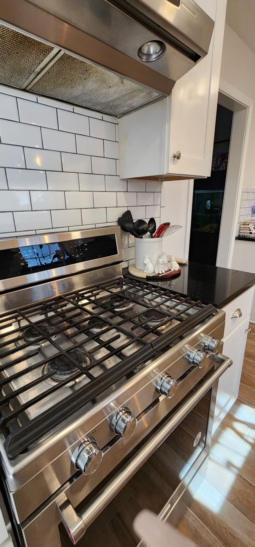 White subway tile kitchen backsplash, professionally cleaned